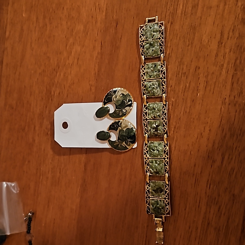 Green and Gold bracelet and earring set